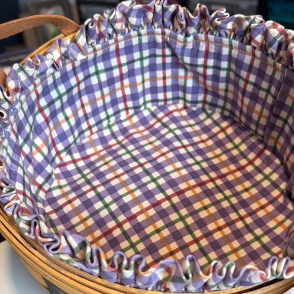 Longaberger 1999 Darning Basket with Liner and 4-Way Protector - Picture 2 of 5